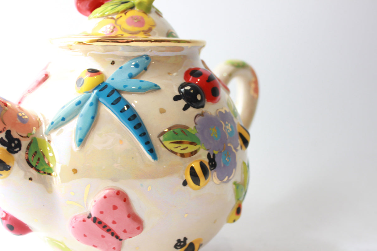 Medium Teapot in Bugs