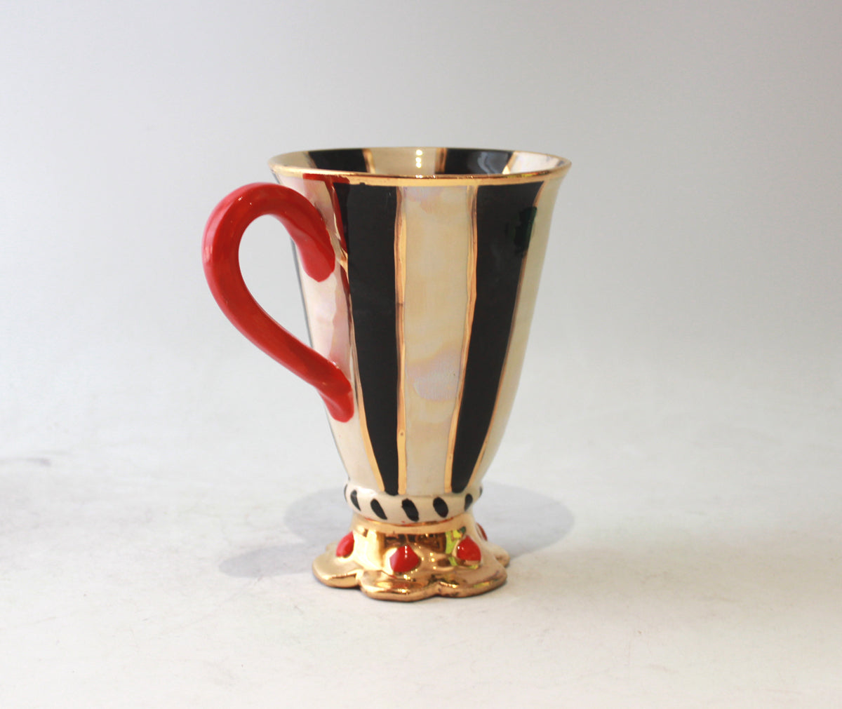 Crown Footed Mug