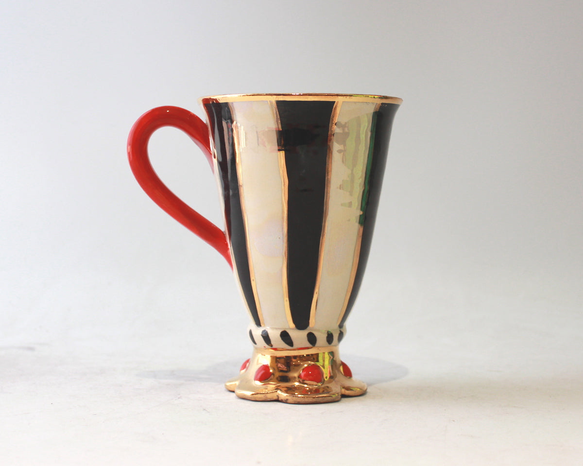 Crown Footed Mug