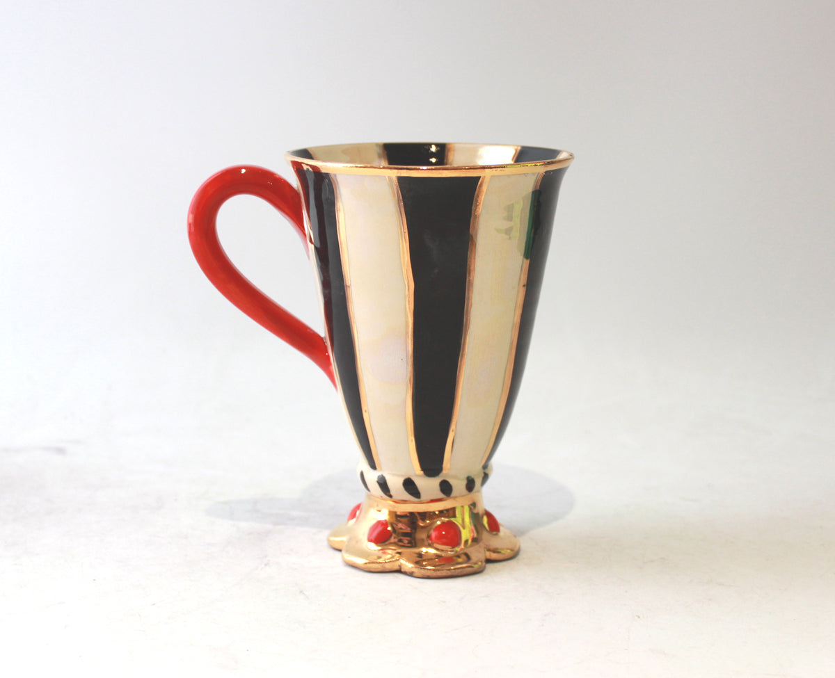 Crown Footed Mug