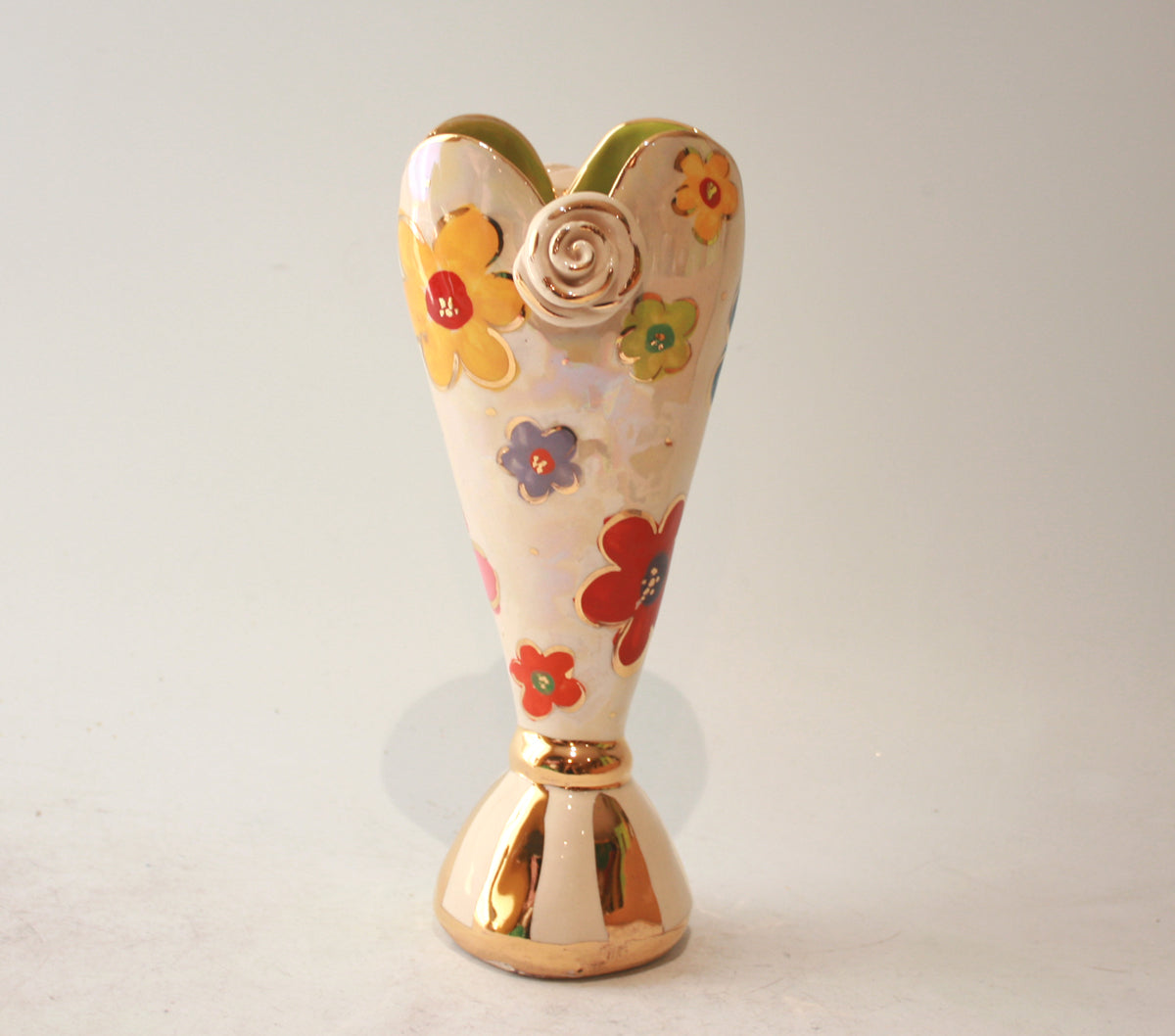 Tiny Heart Vase in Daisy