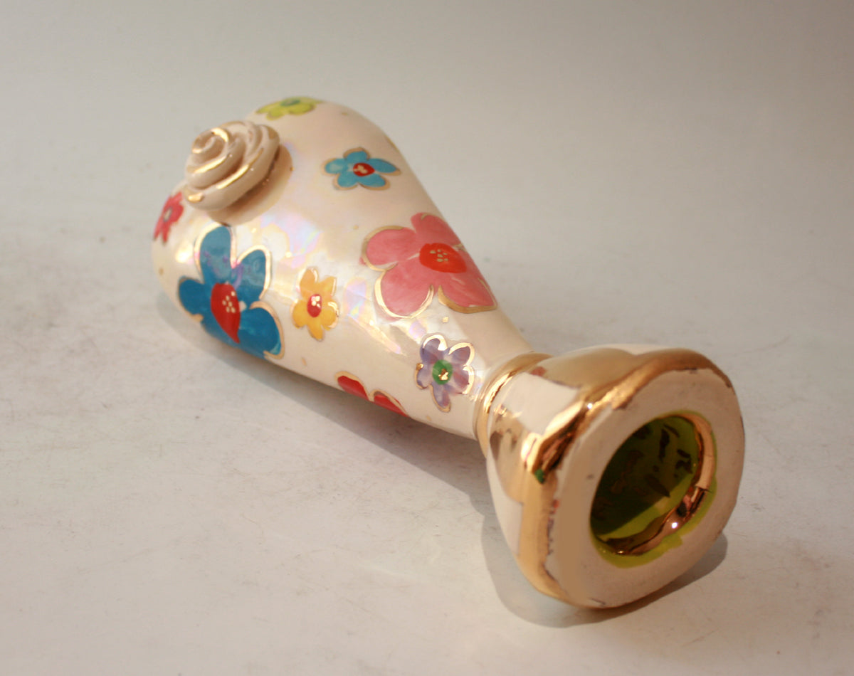 Tiny Heart Vase in Daisy