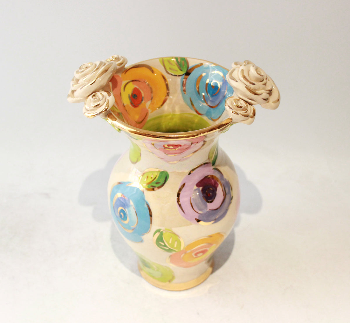 Medium Rose Edged Vase in Gold Mixed Pale Roses