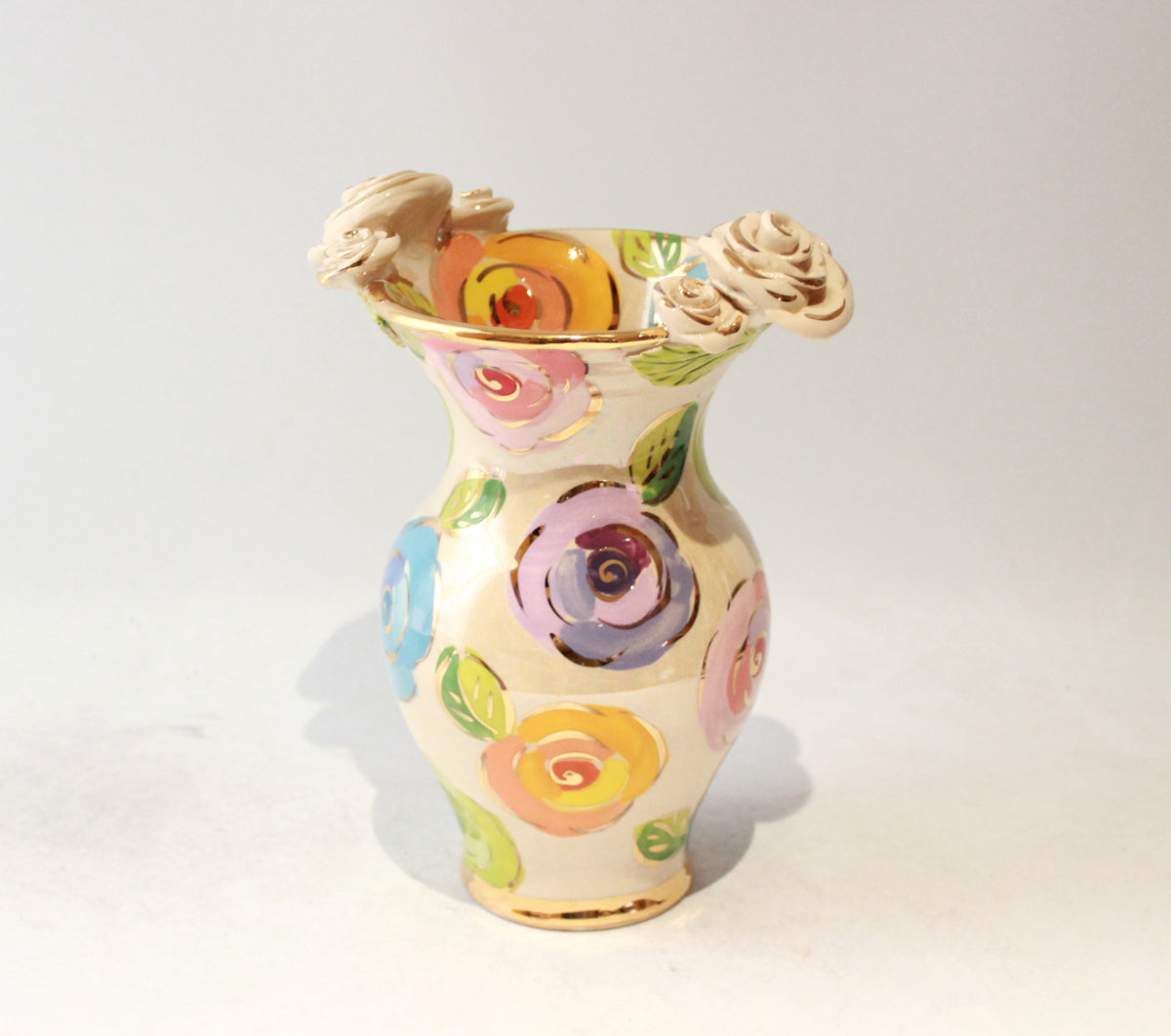 Medium Rose Edged Vase in Gold Mixed Pale Roses