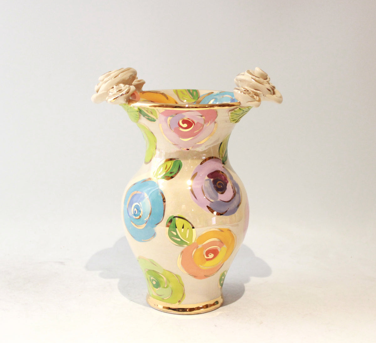 Medium Rose Edged Vase in Gold Mixed Pale Roses