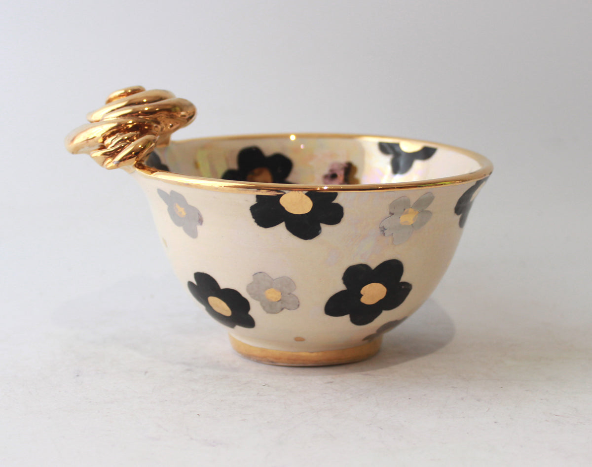 Noodle Bowl in Black and White Daisy