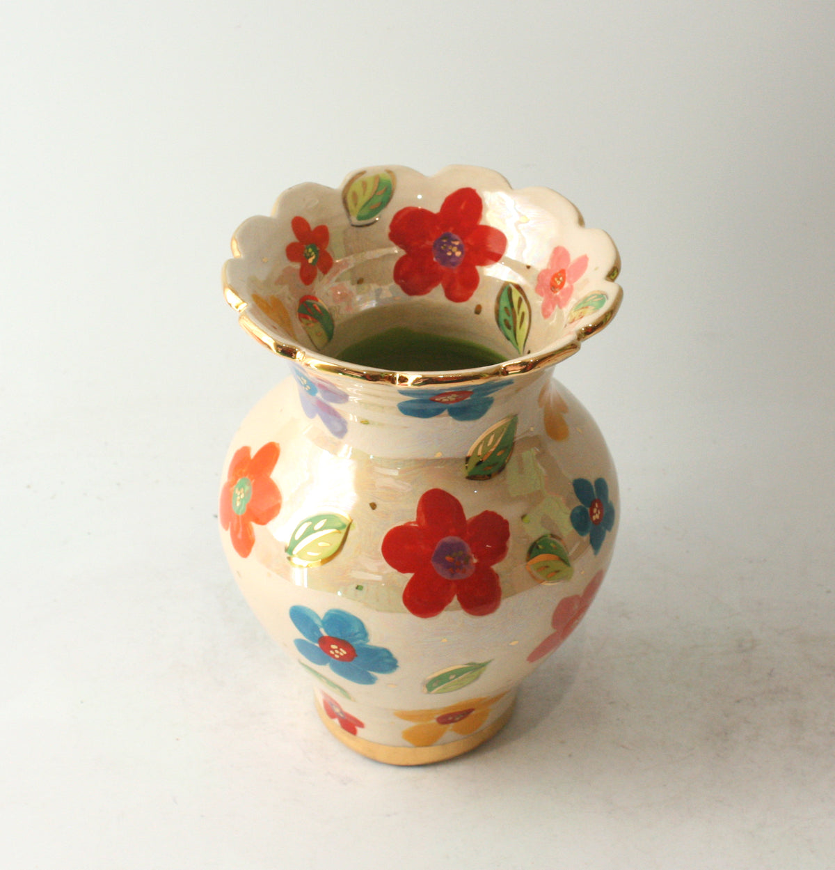 Small Fat Vase in Daisy with Fluted Edge