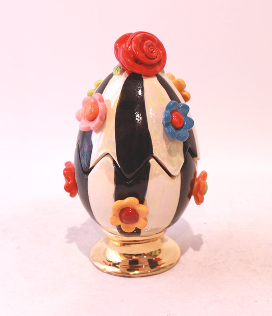 Daisy Studded Egg with Rose Lid in Black and White