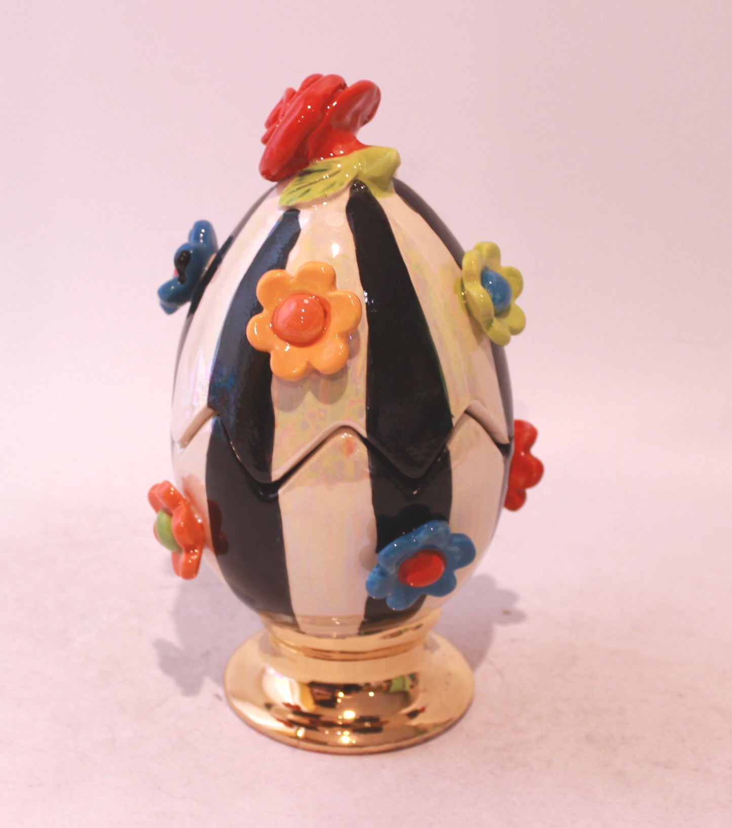 Daisy Studded Egg with Rose Lid in Black and White