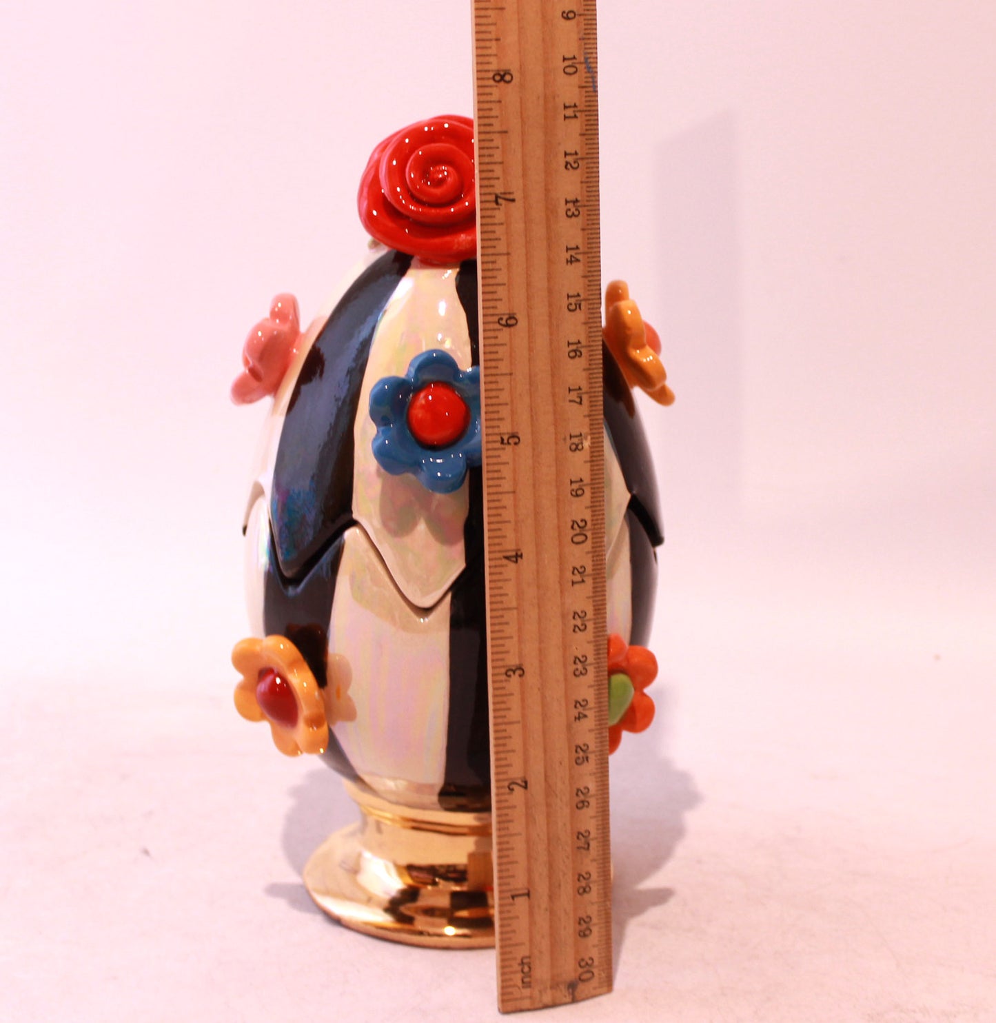 Daisy Studded Egg with Rose Lid in Black and White