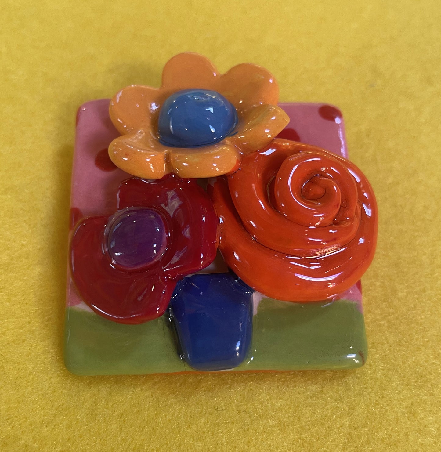 Brooch with Pink and Green background