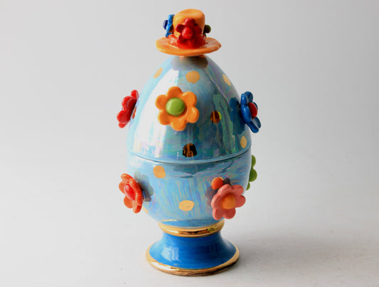 Easter Egg with Easter Bonnet and Studded Daisies Blue