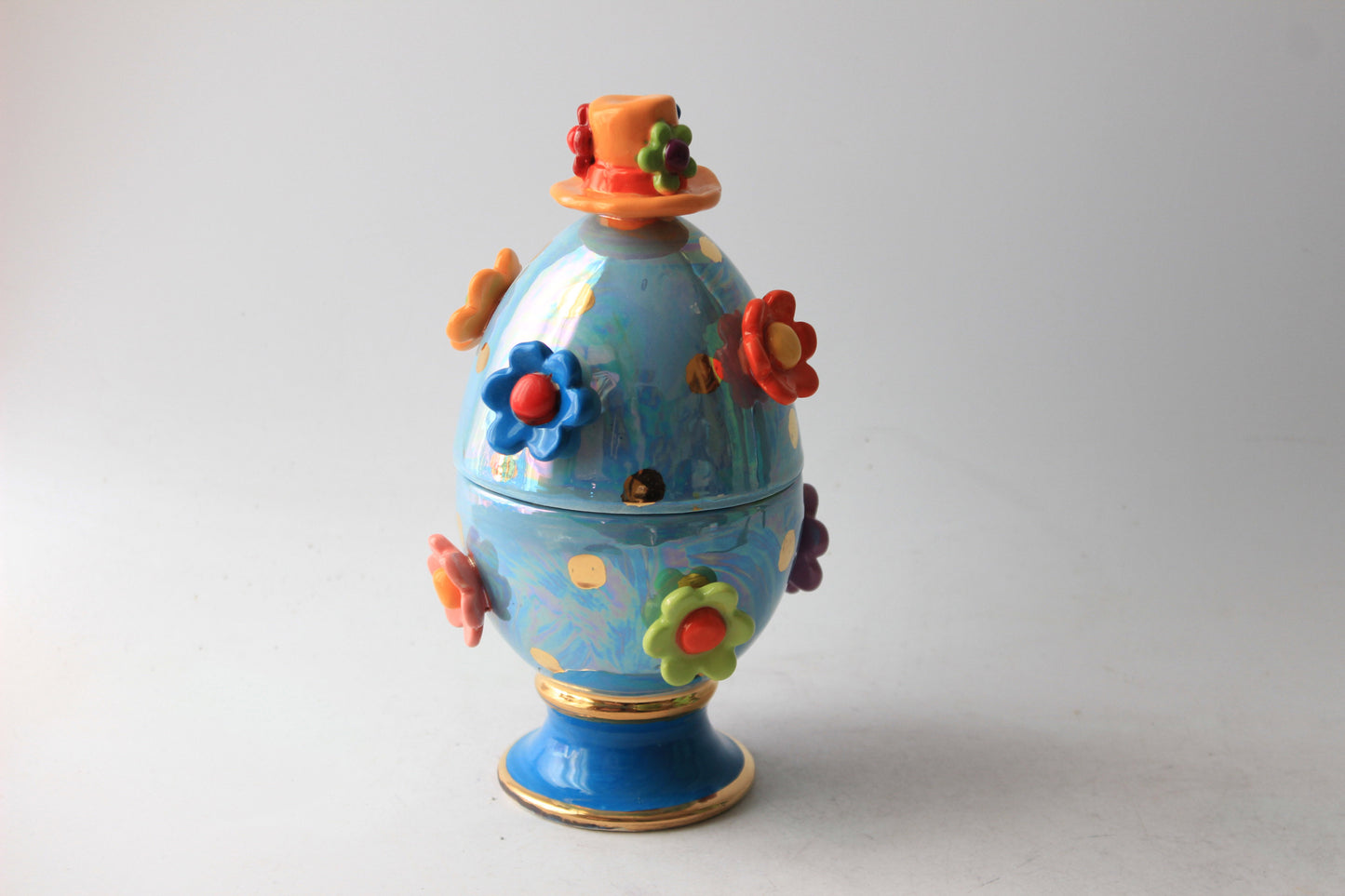 Easter Egg with Easter Bonnet and Studded Daisies Blue