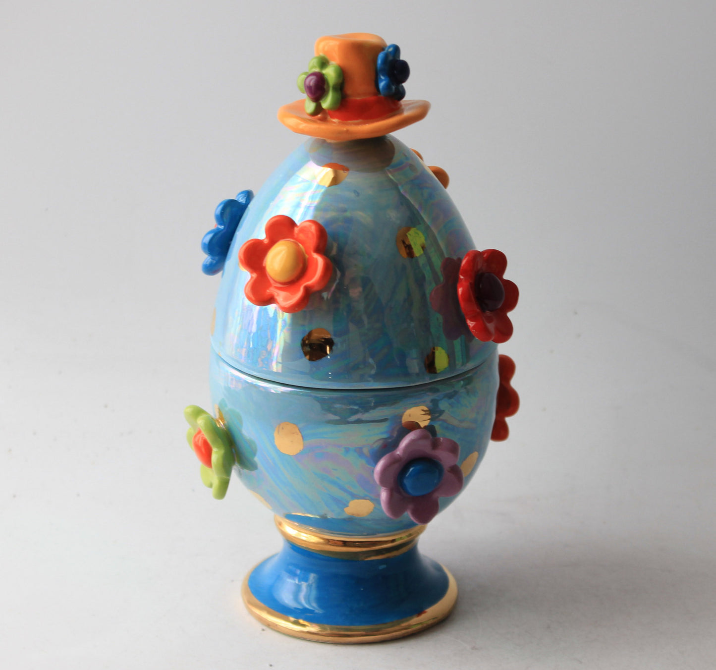 Easter Egg with Easter Bonnet and Studded Daisies Blue