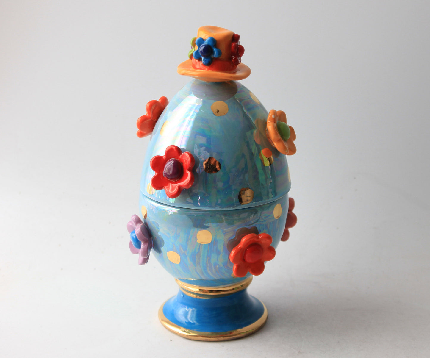 Easter Egg with Easter Bonnet and Studded Daisies Blue