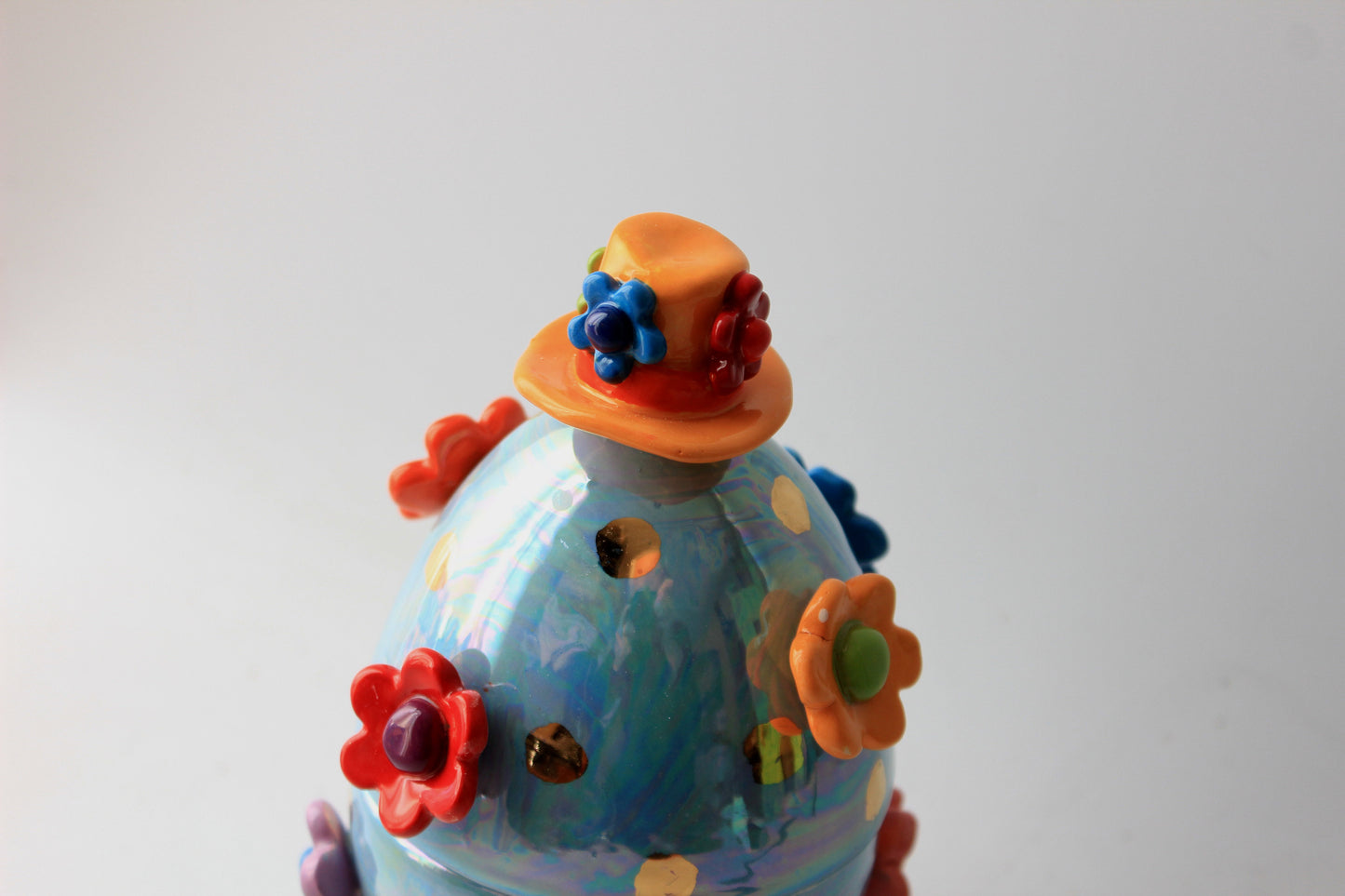 Easter Egg with Easter Bonnet and Studded Daisies Blue
