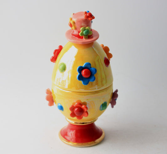 Easter Egg with Easter Bonnet and Studded Daisies Yellow
