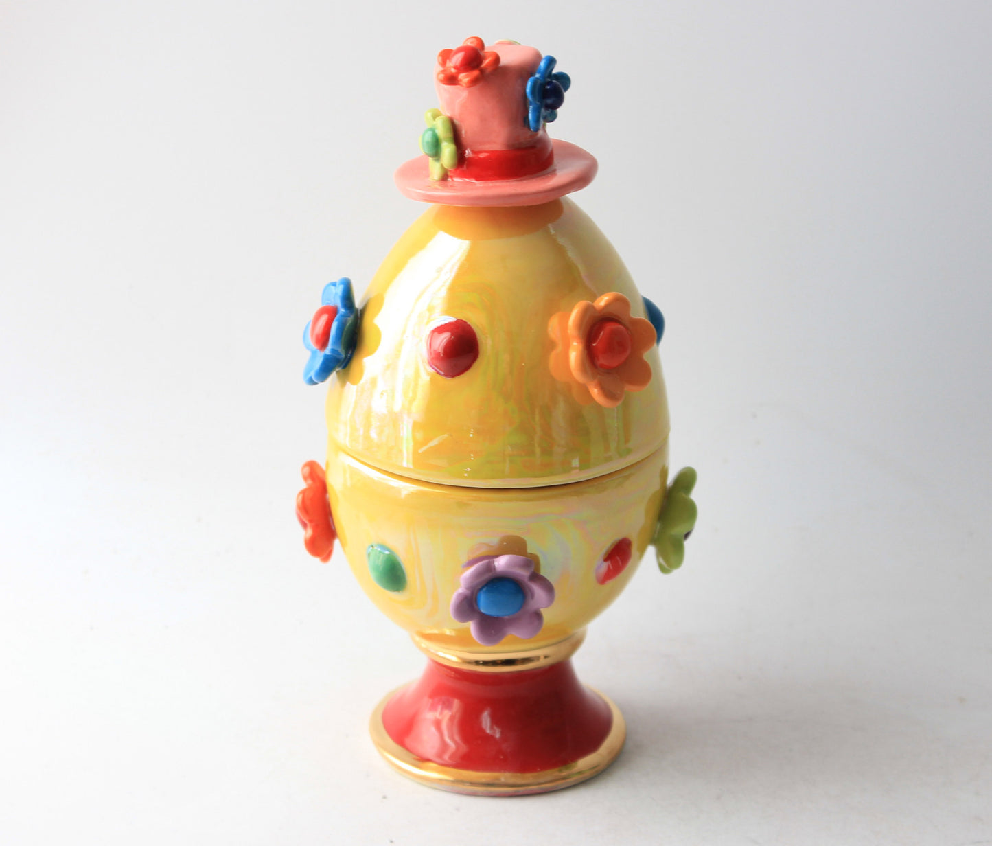 Easter Egg with Easter Bonnet and Studded Daisies Yellow