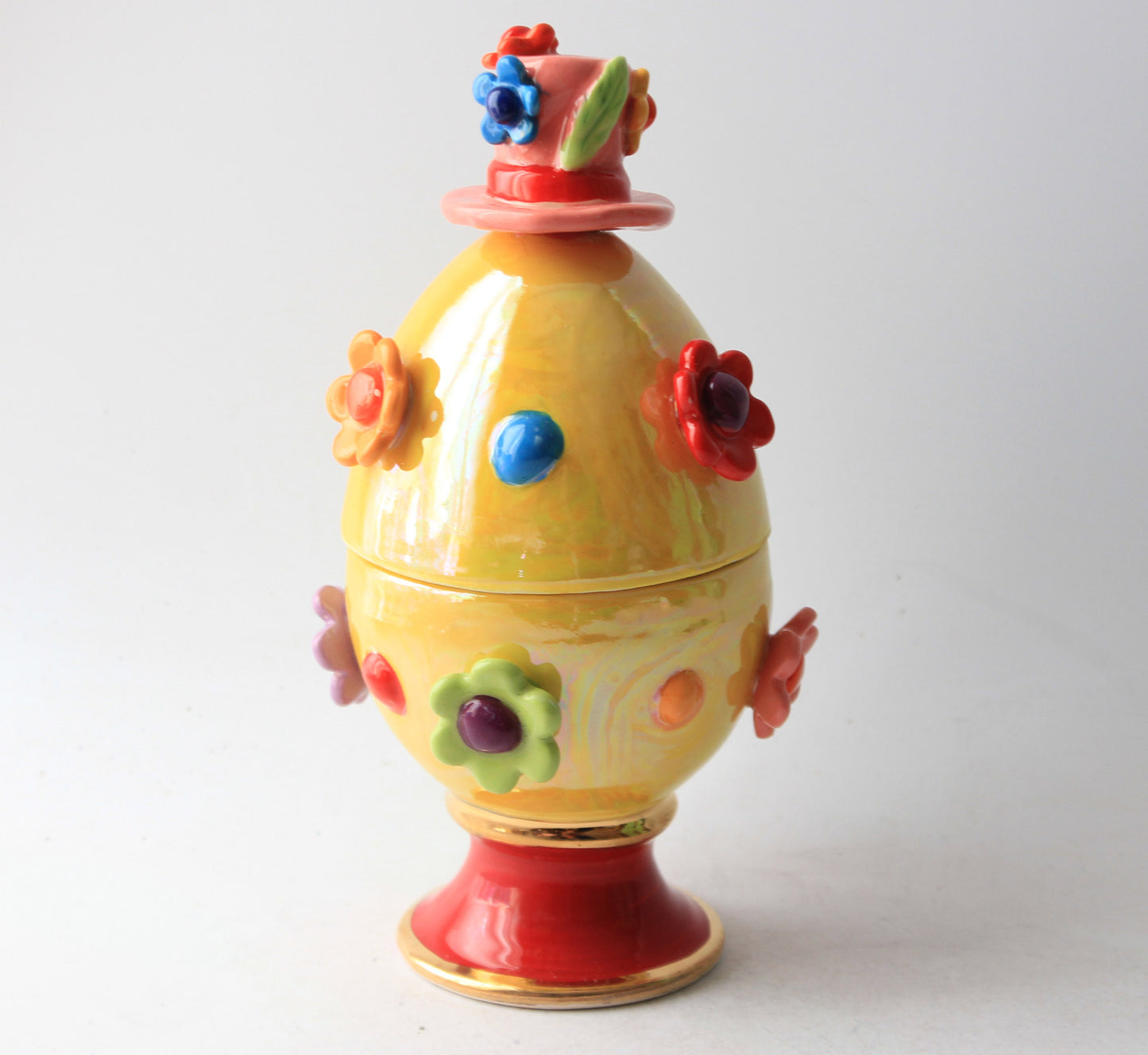 Easter Egg with Easter Bonnet and Studded Daisies Yellow