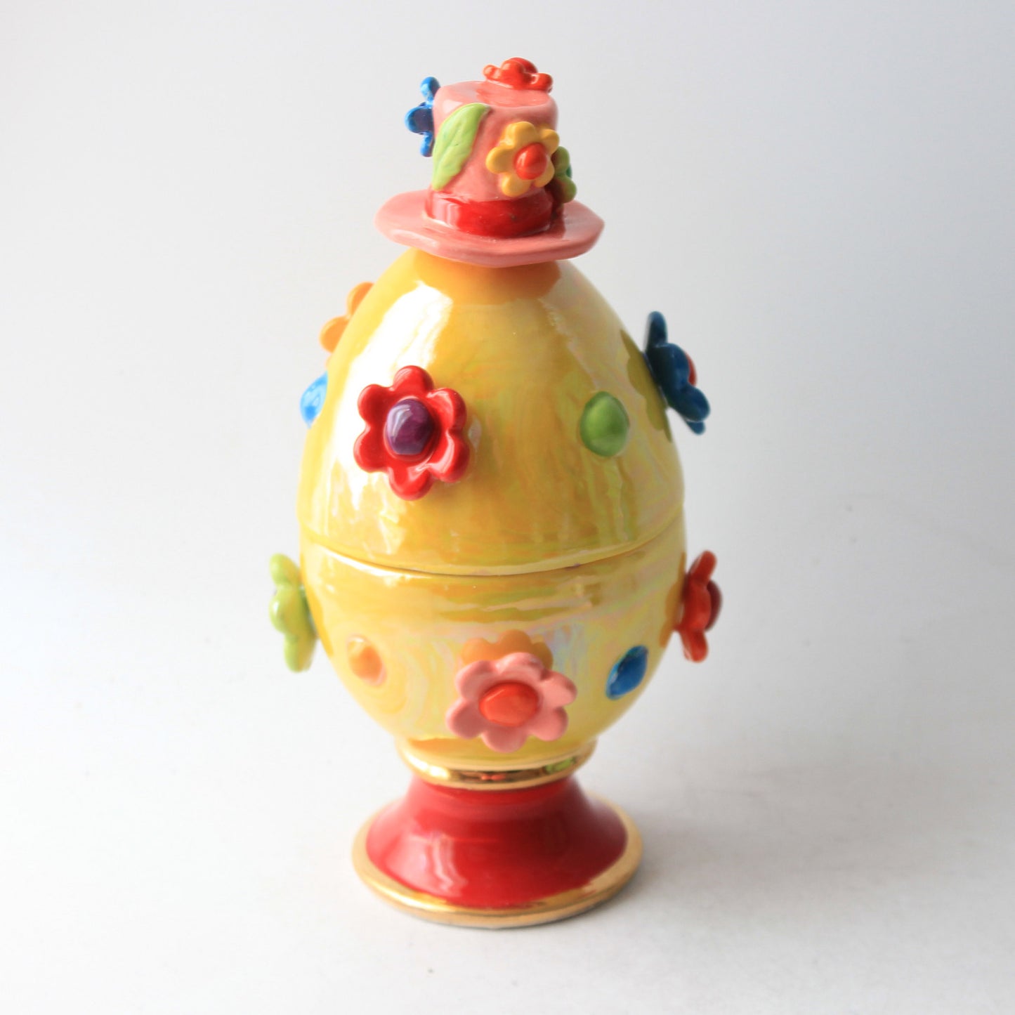 Easter Egg with Easter Bonnet and Studded Daisies Yellow