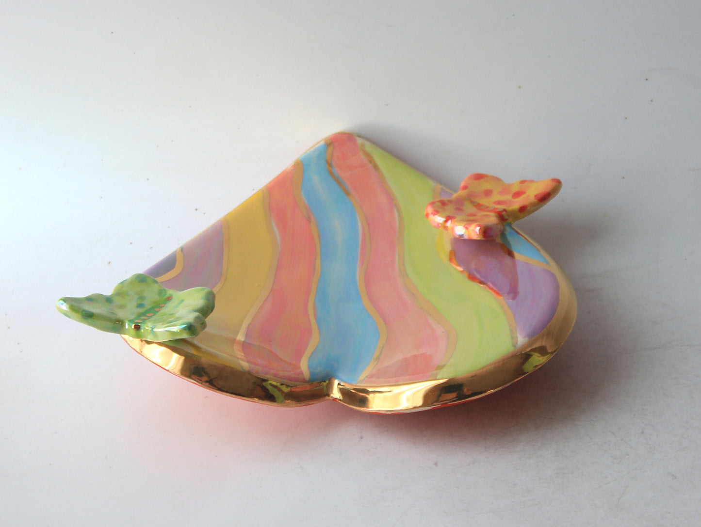 Butterfly Studded Heart Soap Dish Wavy Stripe