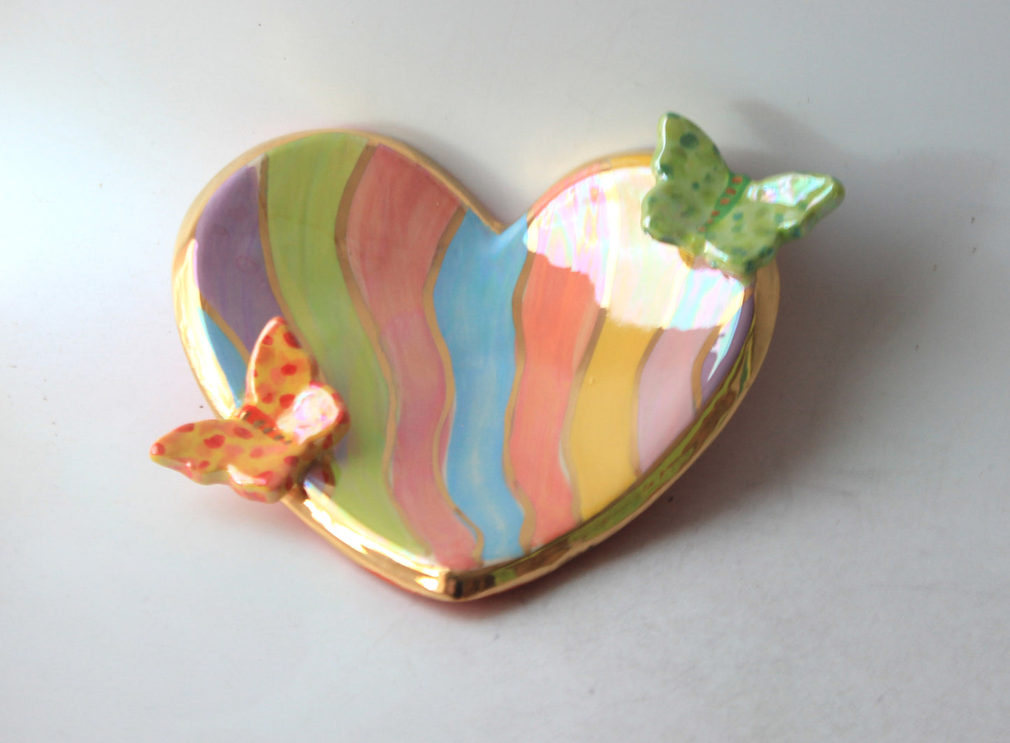 Butterfly Studded Heart Soap Dish Wavy Stripe