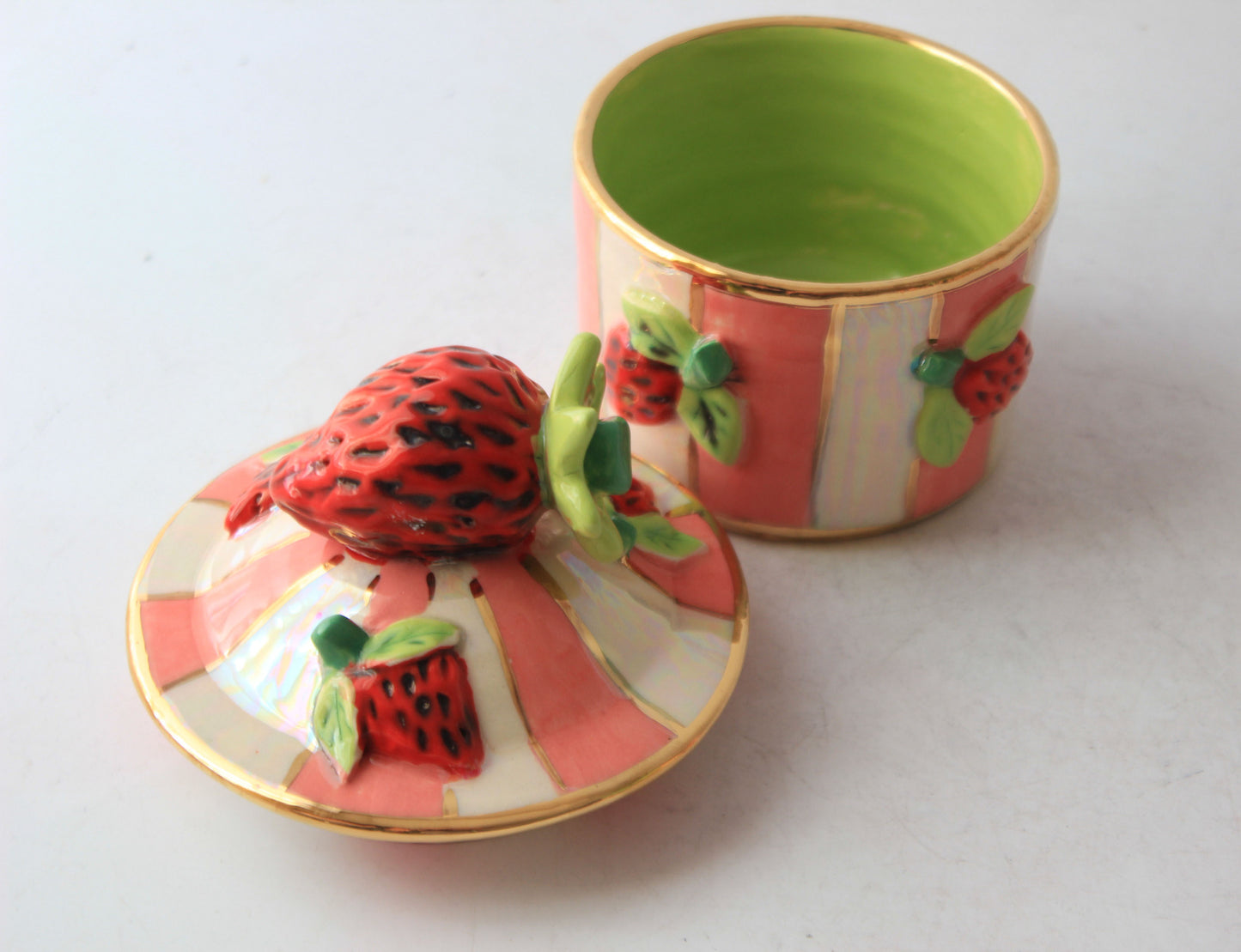 Tiny Strawberry Pot Stripes