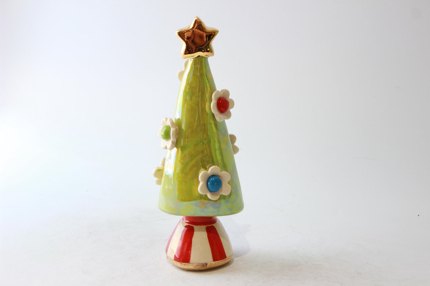 Small Christmas Tree Daisy Studded Green