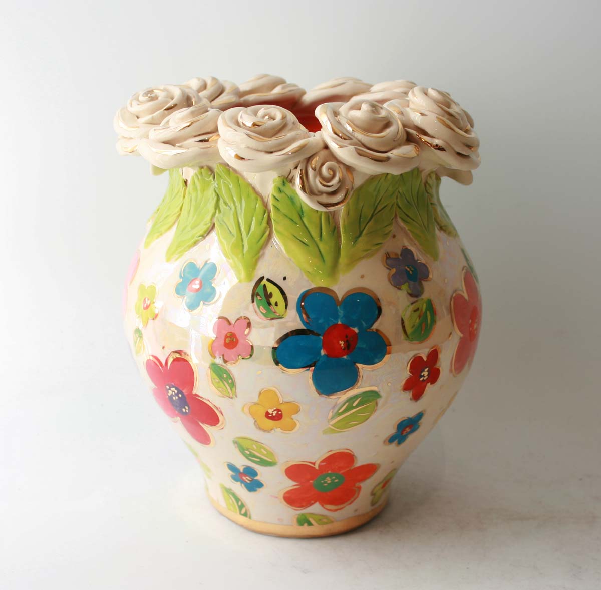 Rose Encrusted Cauldron Vase in Daisy