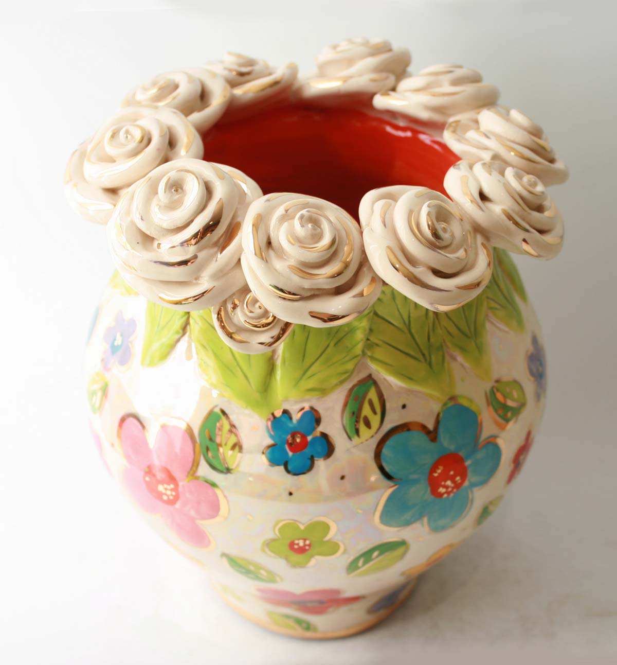 Rose Encrusted Cauldron Vase in Daisy