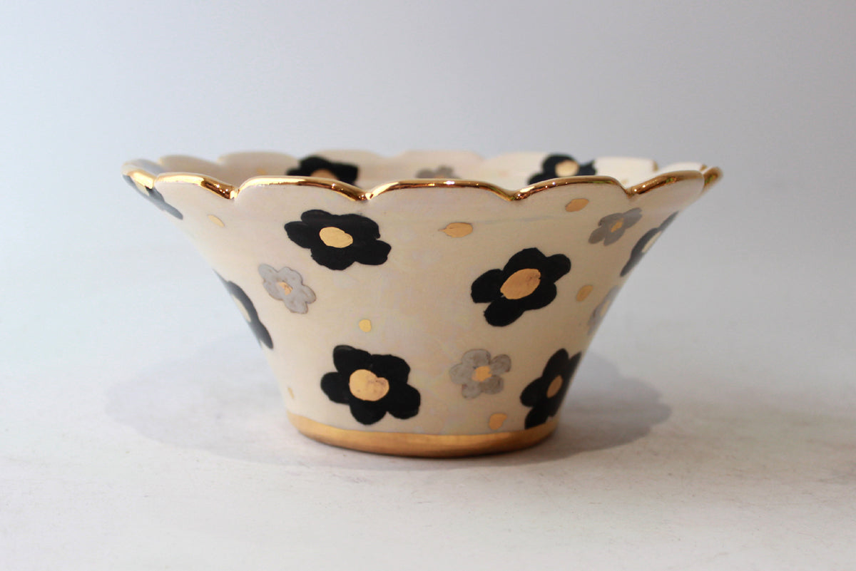 Small Fluted Serving Bowl in Black and White Daisy