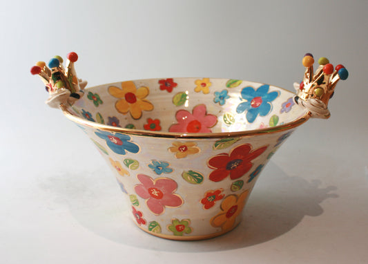 Medium Crown Edged Serving Bowl in Daisy