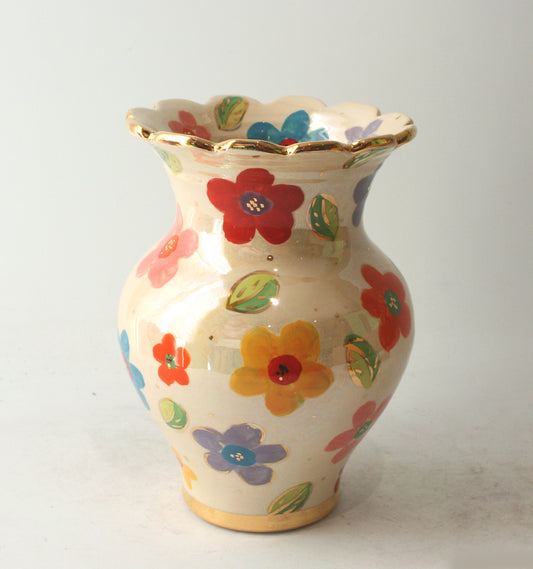 Small Fat Vase in Daisy with Fluted Edge