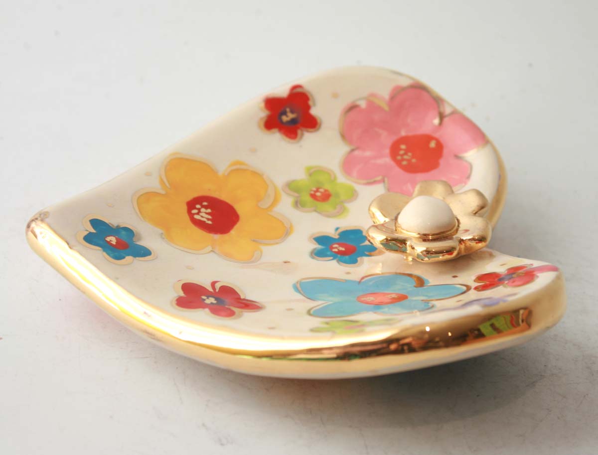 Heart Shaped Soap Dish in Daisy design